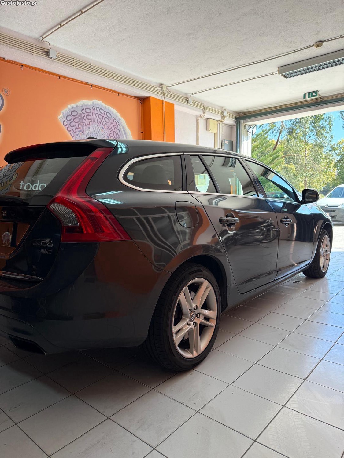 Volvo V60 D6 AWD GEARTRONIC PLUG-IN — photo 3