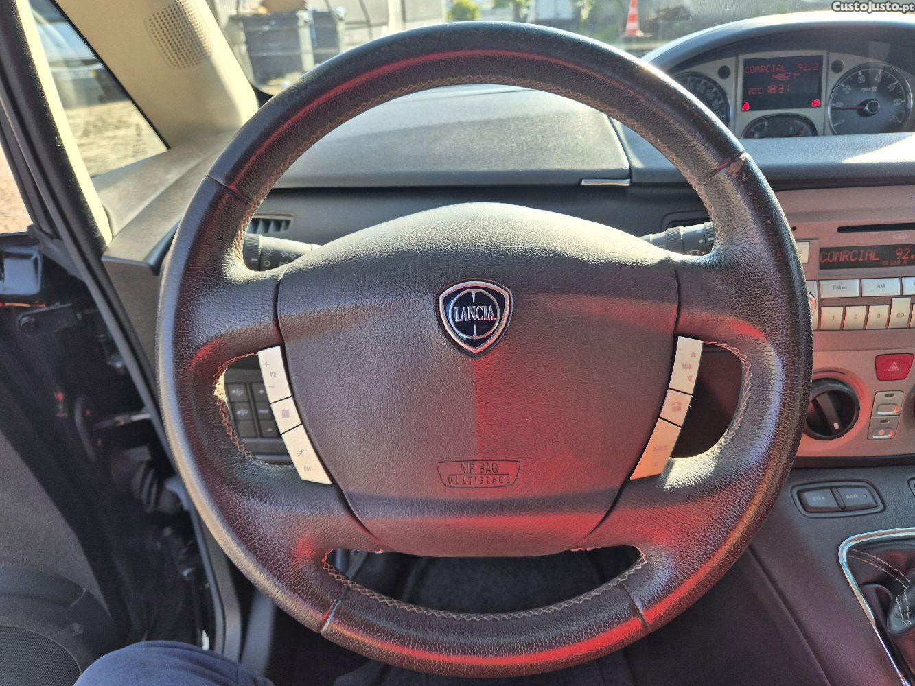 Lancia Musa 1.3 M-jet platino — fotografia 2