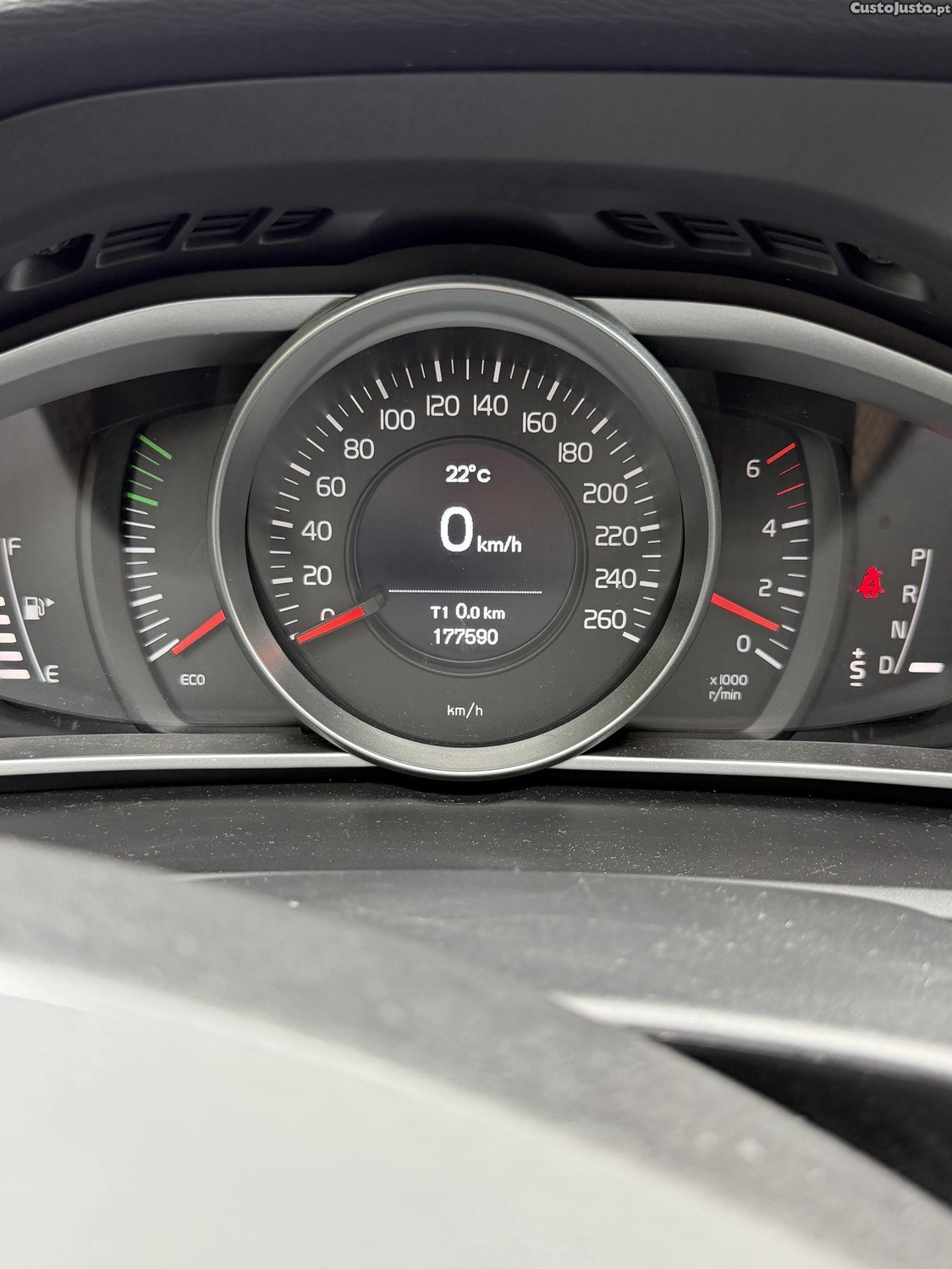 Volvo V40 Cross Country Momentum D2 — photo 5