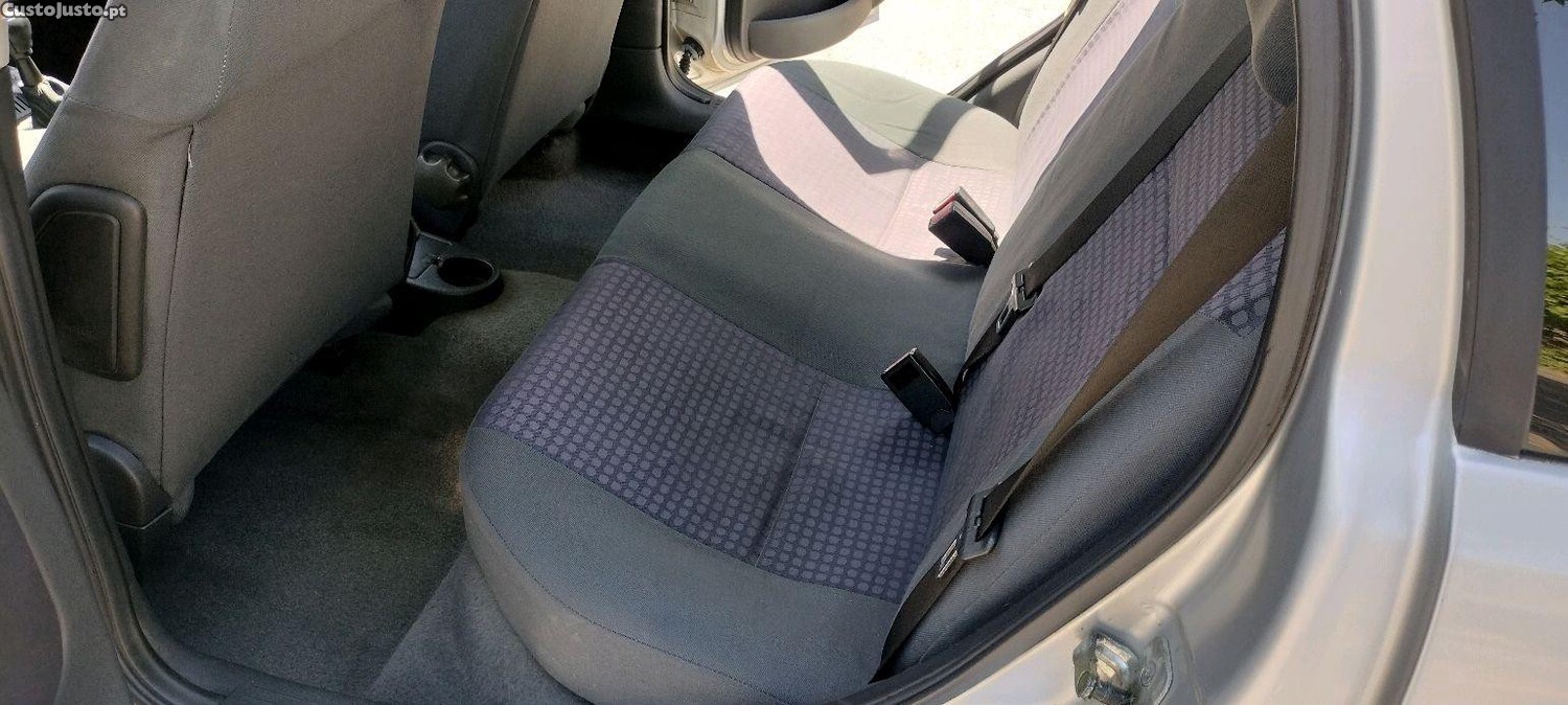 Opel Corsa 1.2 — fotografia 4