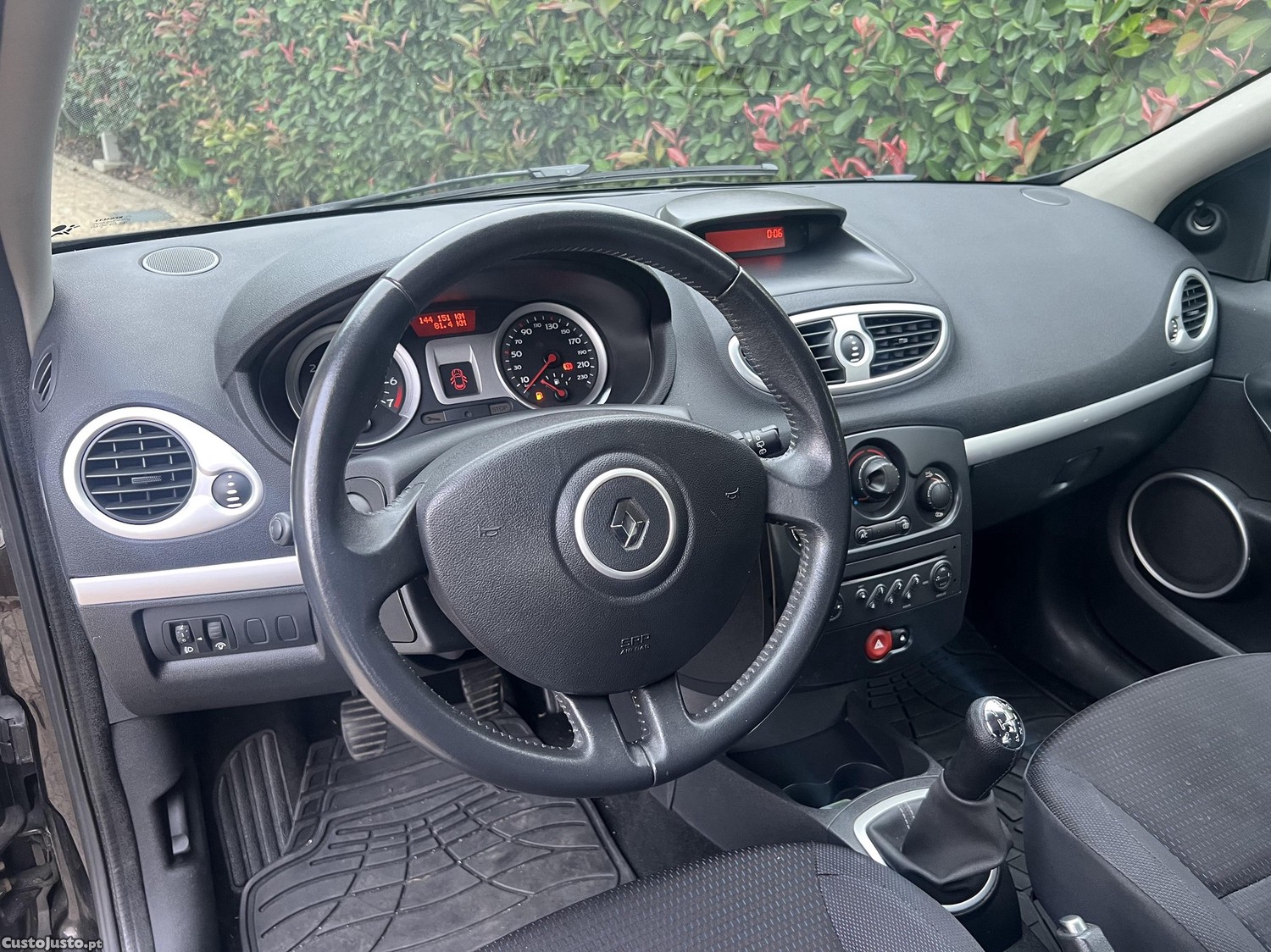Renault Clio 1.2 16V AC 144.000km — fotografia 8