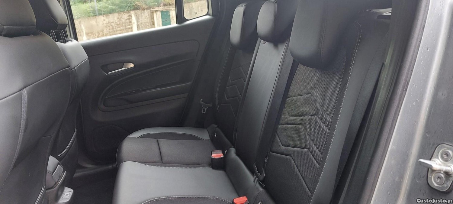 Jeep Avenger 54 kWh Altitude — fotografia 7