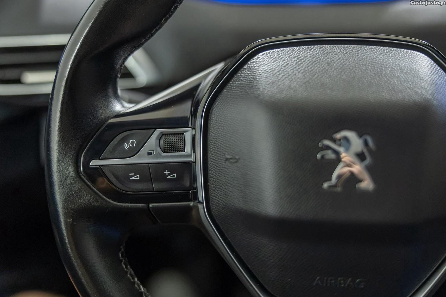 Peugeot 3008 1.2 PureTech Allure — fotografia 5