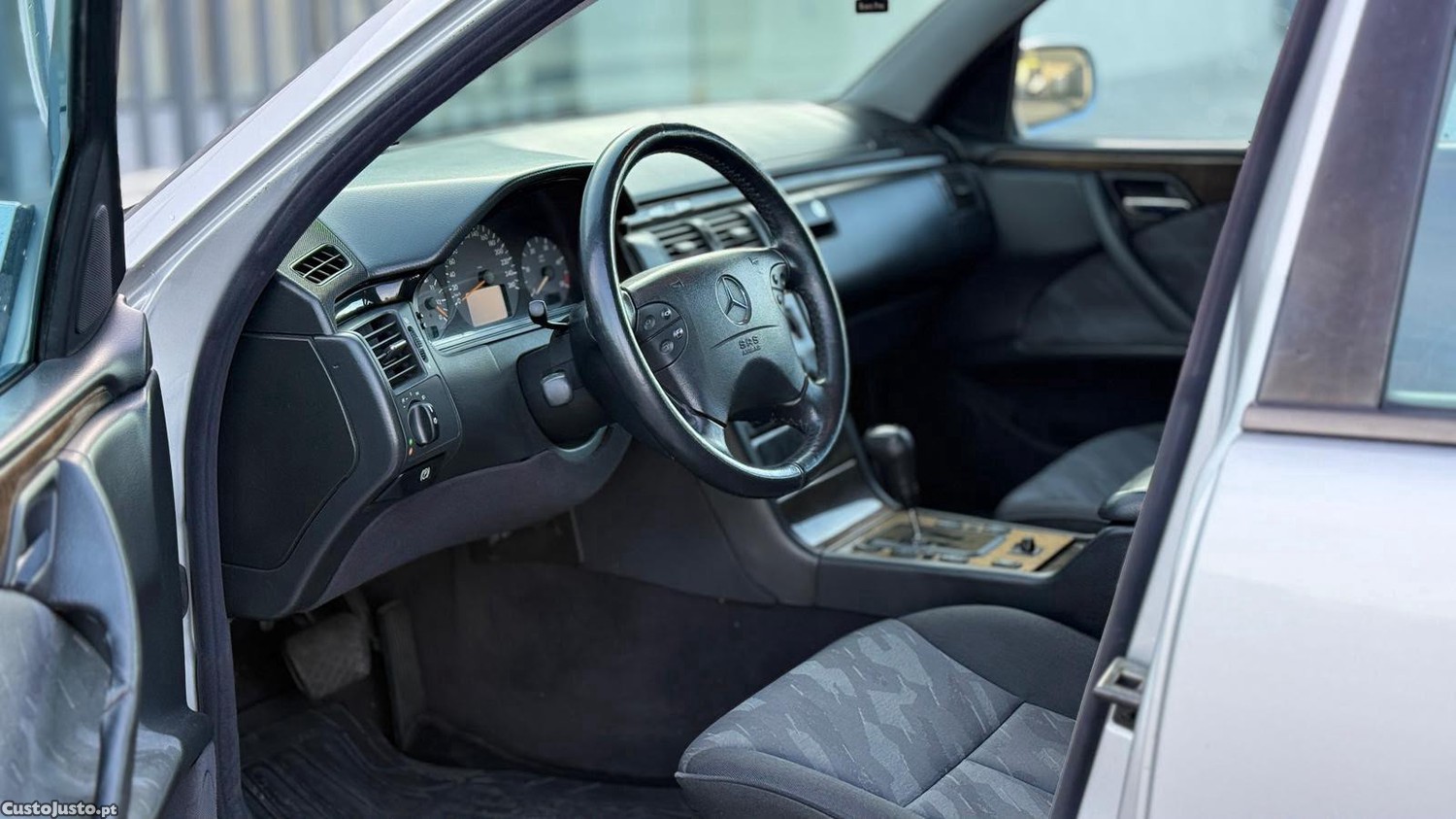 Mercedes-Benz Classe E 270 Cdi (210 216) — fotografia 5