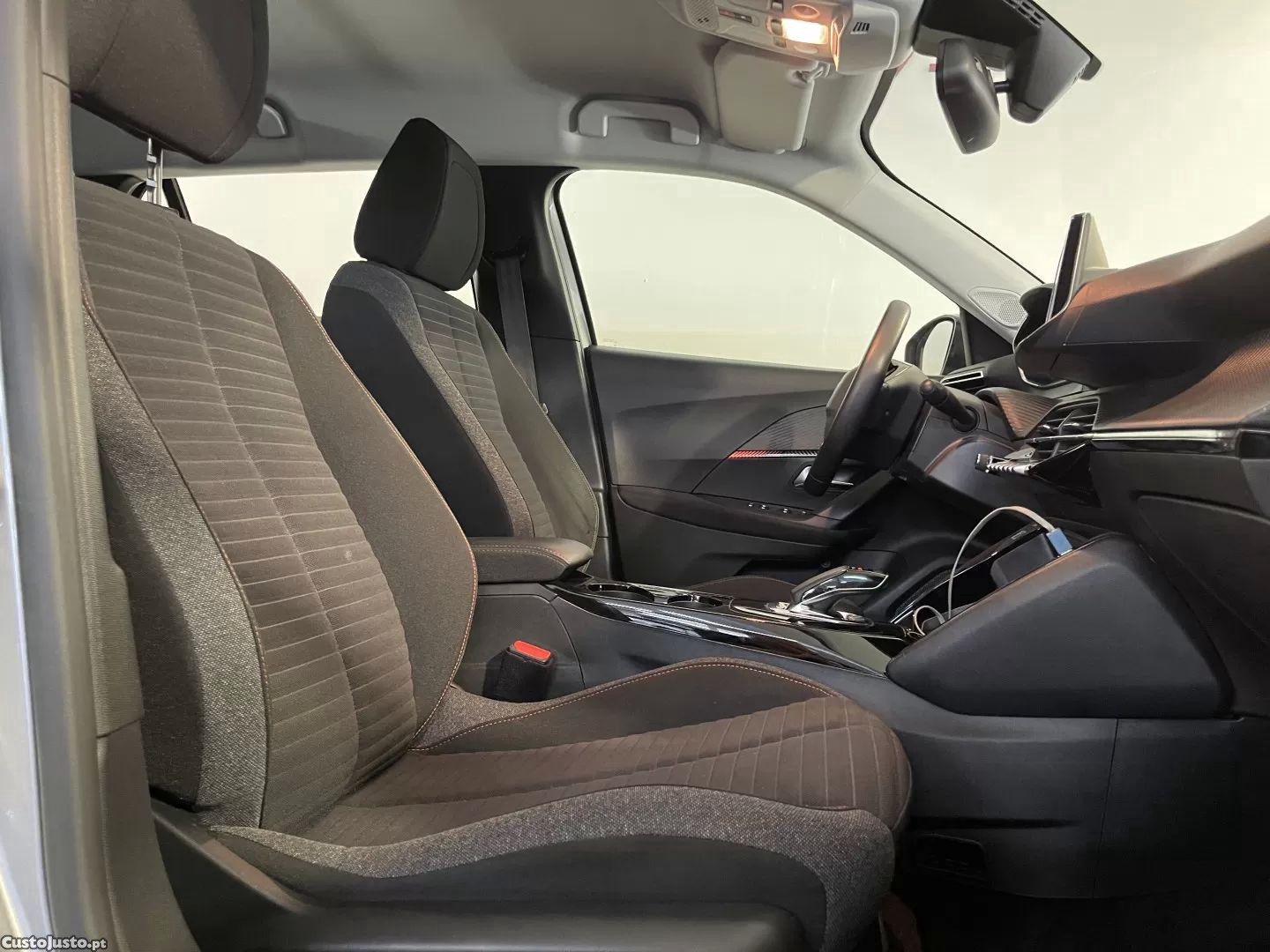 Peugeot e-2008 50 kwh active pack — fotografia 19
