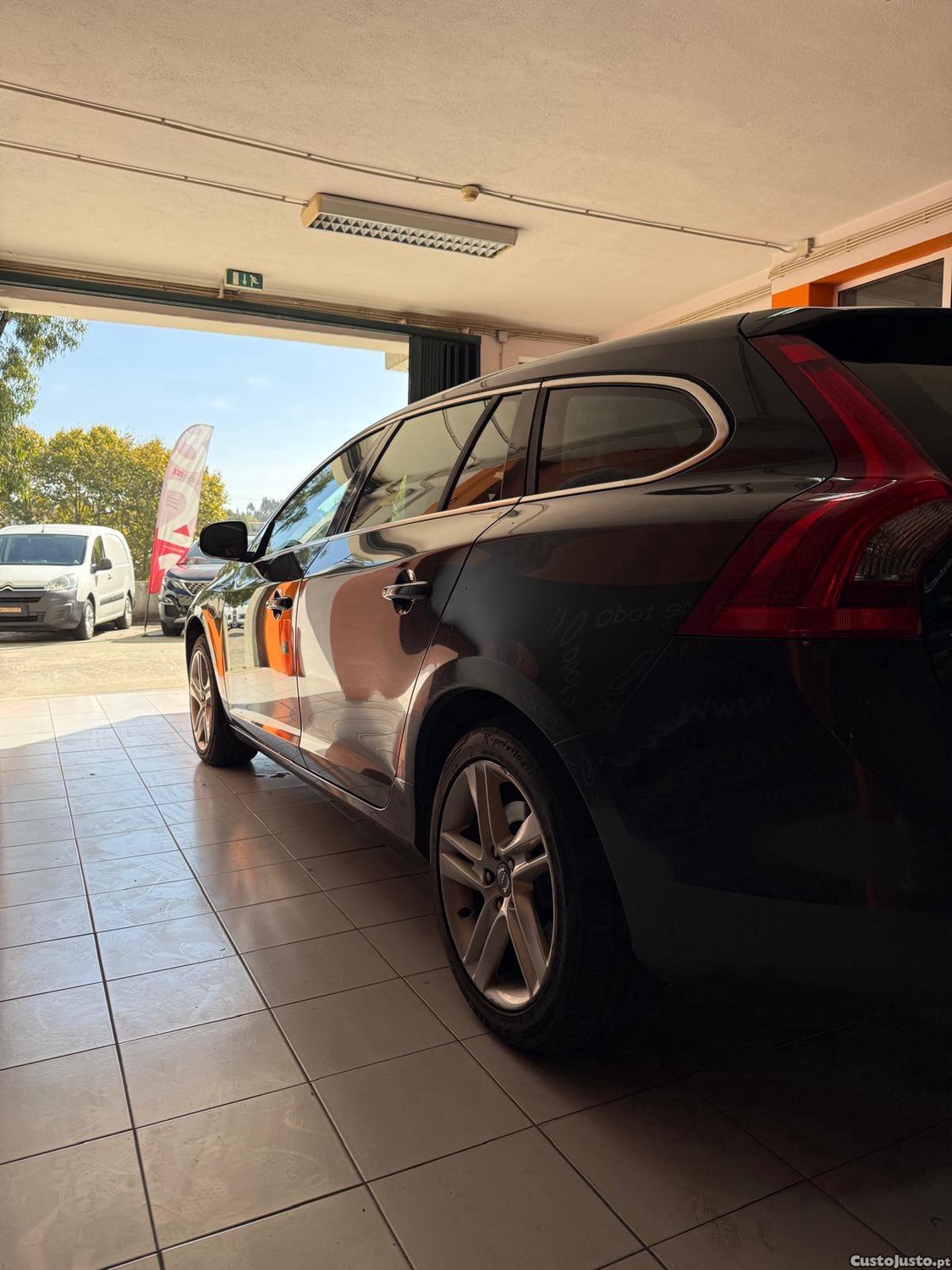 Volvo V60 D6 AWD GEARTRONIC PLUG-IN — photo 4