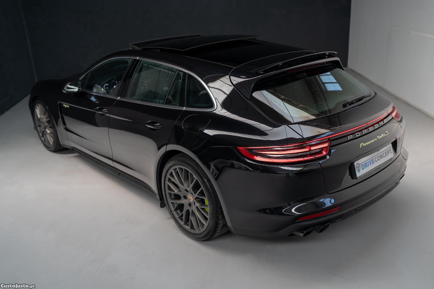 Porsche Panamera Sport Turismo Turbo S E-Hybrid — fotografia 2