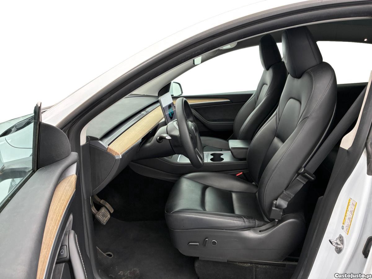 Tesla Model Y Standard RWD — fotografia 10