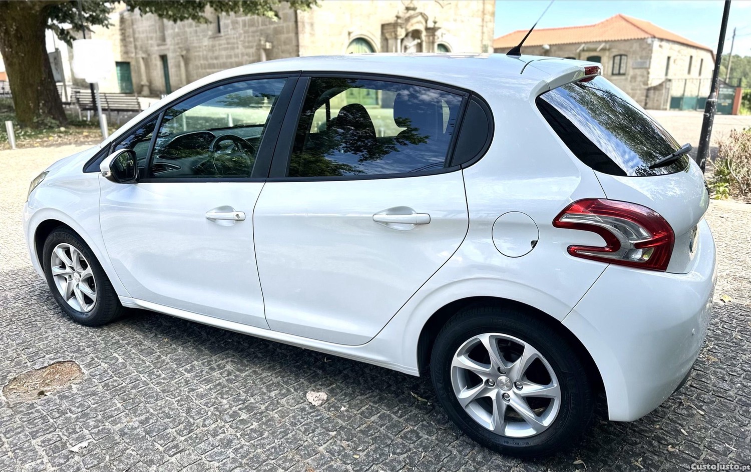 Peugeot 208 ACTIVE 1.4 HDI 90Cv 1 DONO 2014/07 — fotografia 10