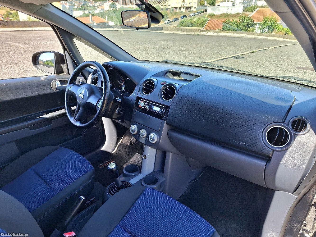 Mitsubishi Colt 1.1i Inform 75cv AC — fotografia 4