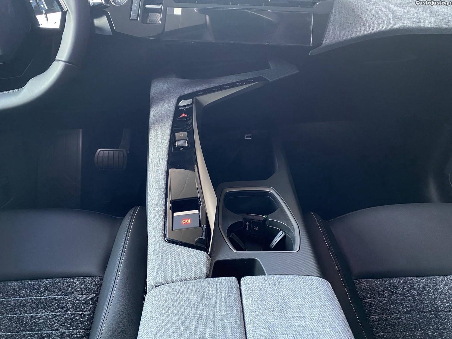 Peugeot 5008 1.2 Hybrid Allure e-DCS6 — fotografia 9