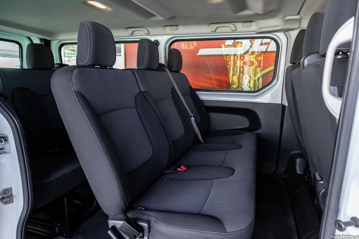 Renault Trafic 2.0 Dci L2H1 9 Lugares — fotografia 3