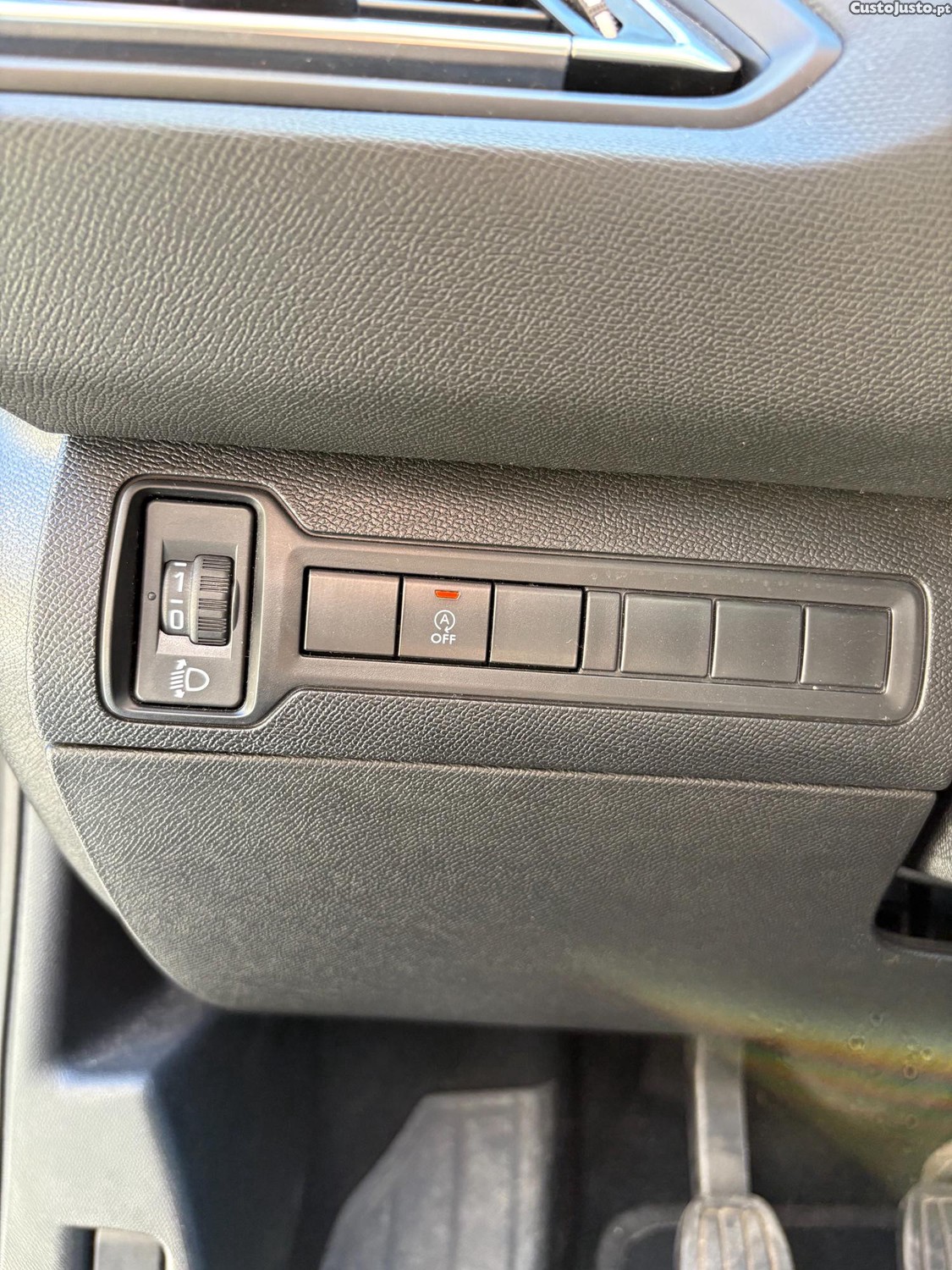 Peugeot 308 1.5 BlueHDi Style — photo 4