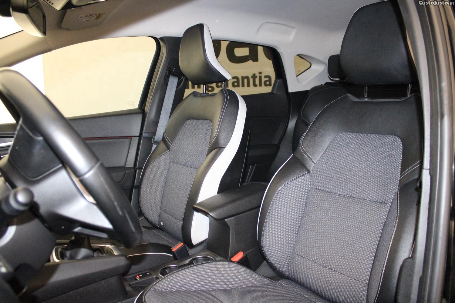 Renault Captur 1.0 TCE TECHNO — fotografia 12