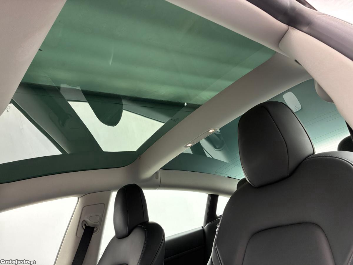 Tesla Model 3 Standard Range Plus RWD — fotografia 4