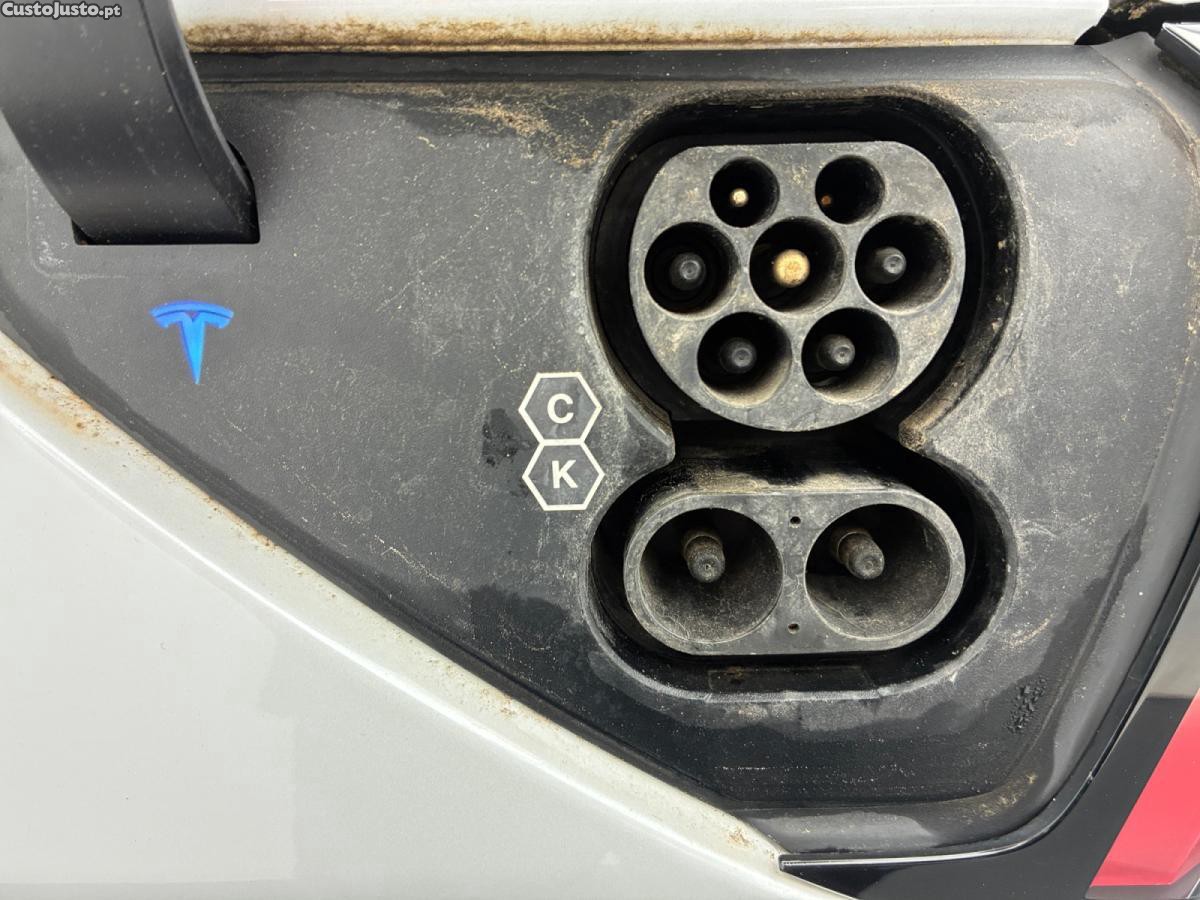 Tesla Model Y Standard RWD — fotografia 2