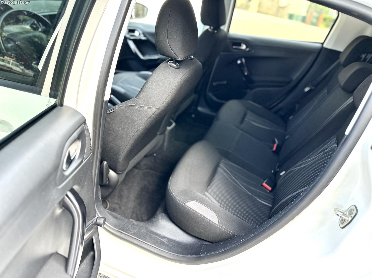 Peugeot 208 ACTIVE 1.4 HDI 90Cv 1 DONO 2014/07 — fotografia 3