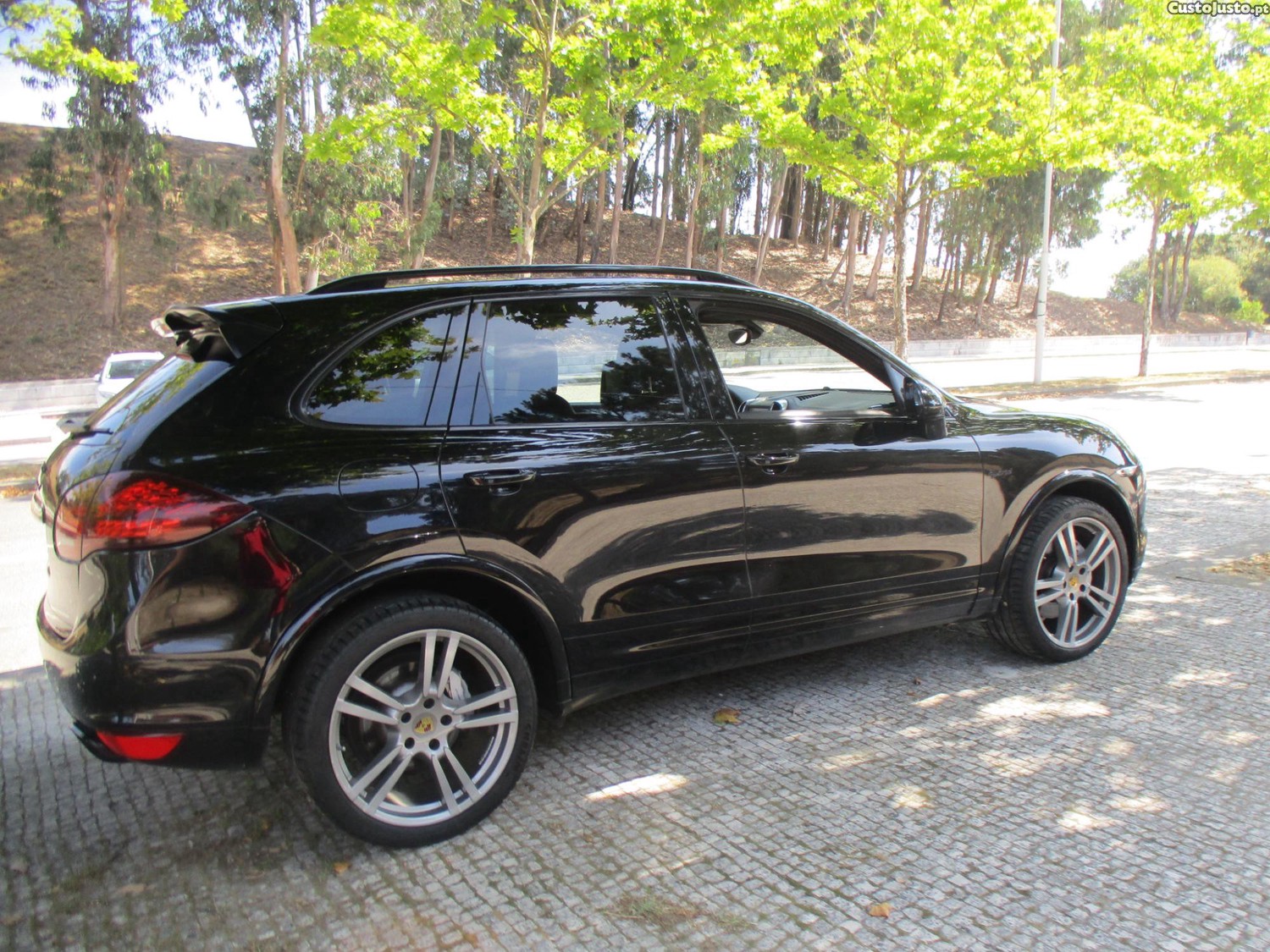 Porsche Cayenne S Hybrid — fotografia 11