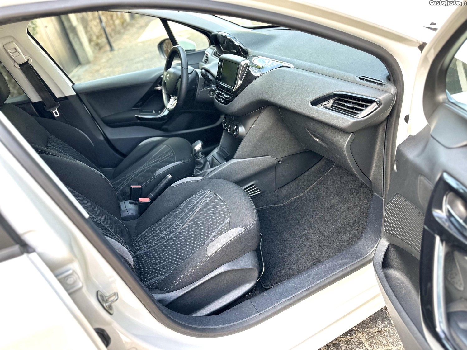 Peugeot 208 ACTIVE 1.4 HDI 90Cv 1 DONO 2014/07 — fotografia 6