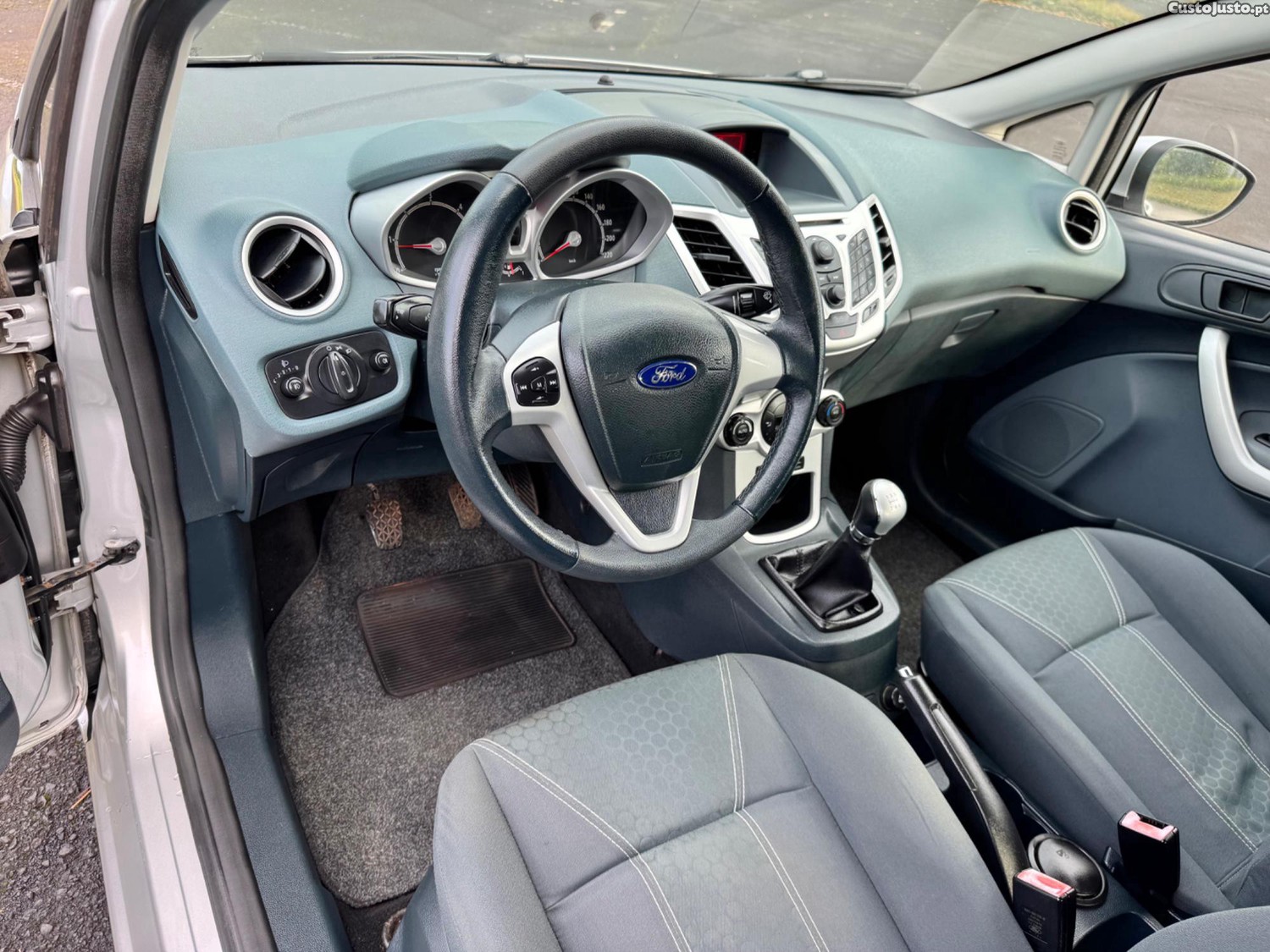 Ford Fiesta 1.4 TDCI 1 só proprietária 64.000 kms — photo 3