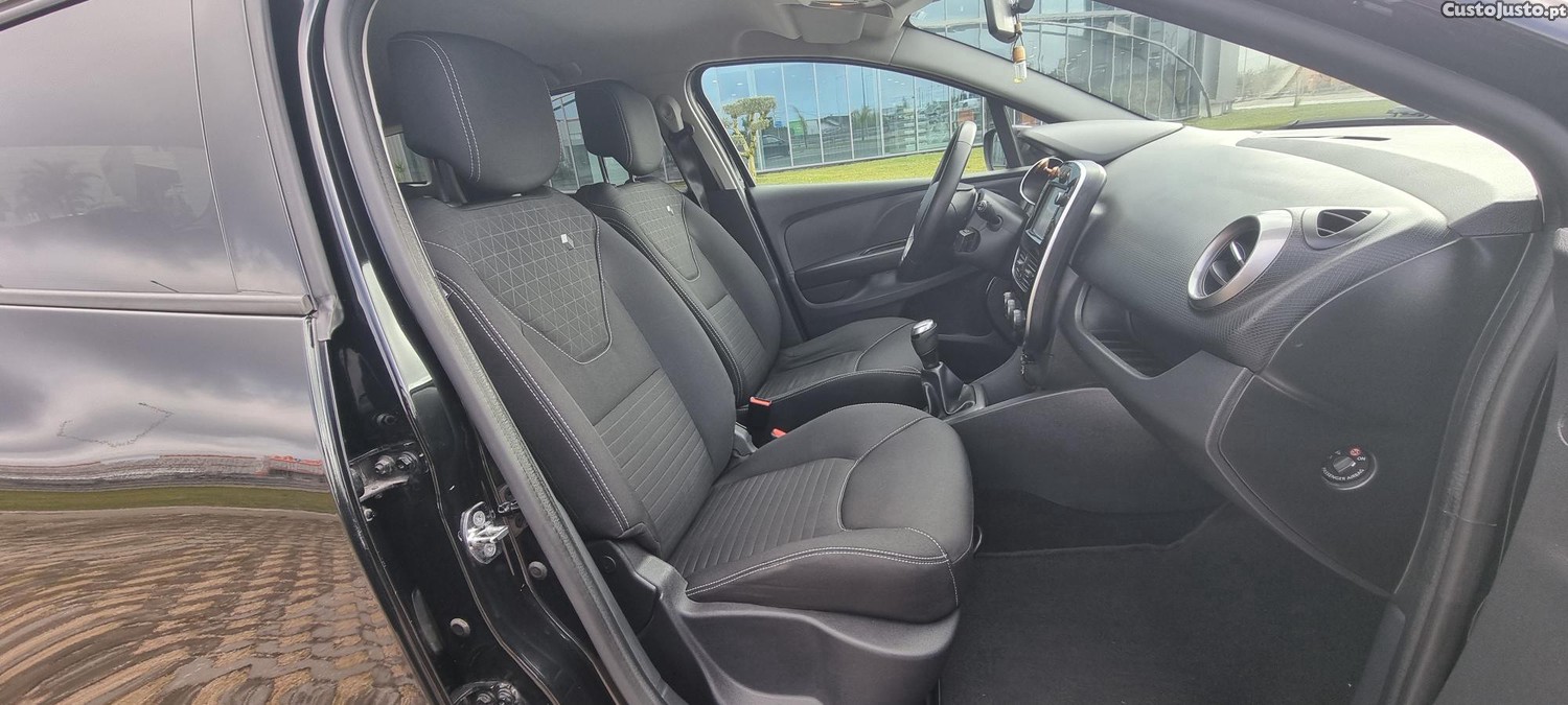 Renault Clio IV BREAK LIMITED 1.5 — fotografia 4