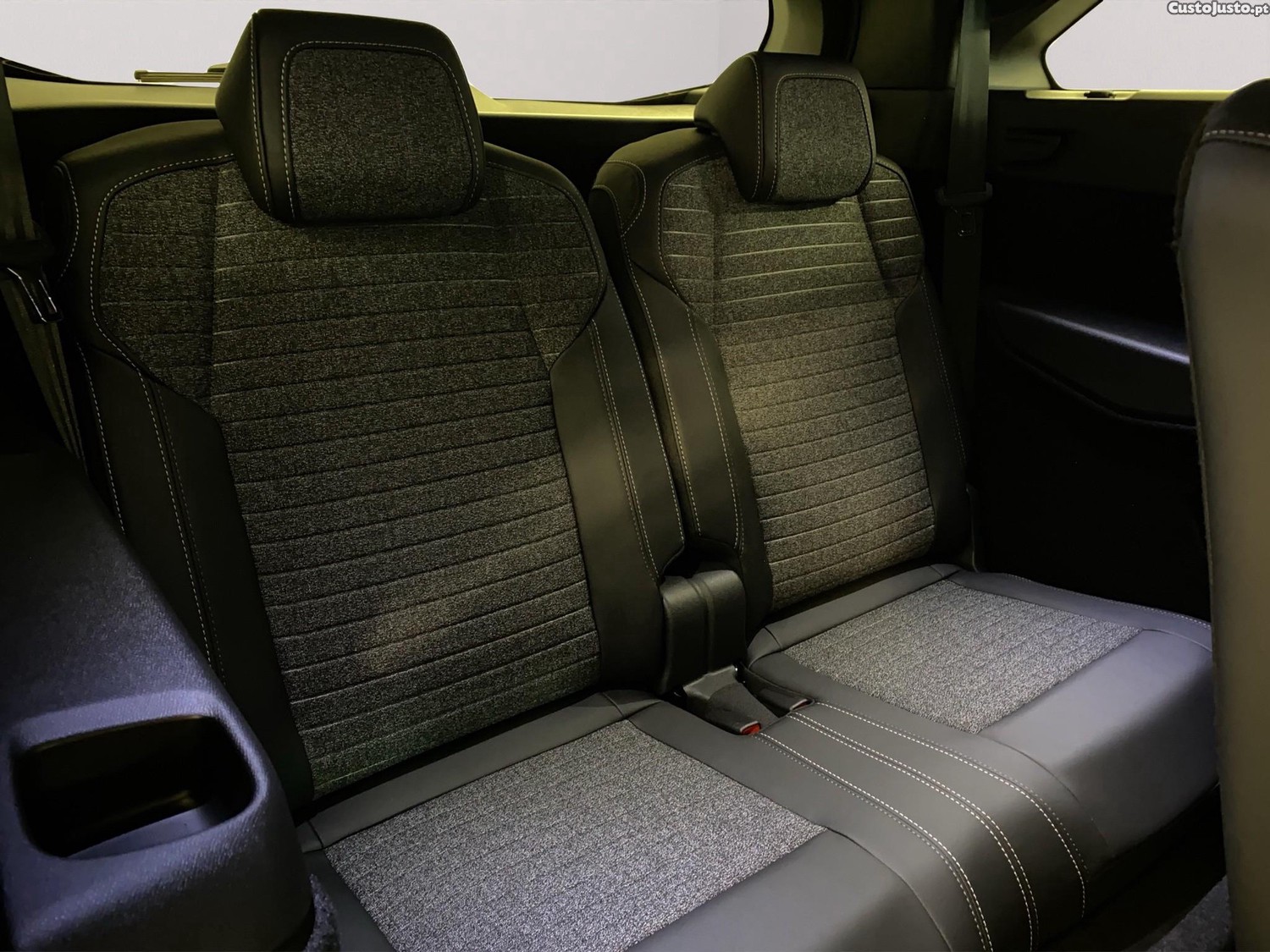Peugeot 5008 1.2 Hybrid Allure e-DCS6 — fotografia 5