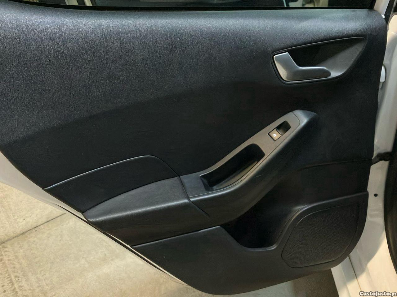 Ford Fiesta 1.0 EcoBoost ST-Line — fotografia 3
