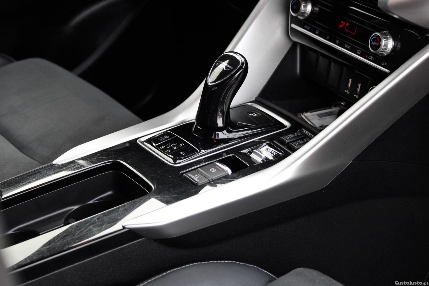 Mitsubishi Eclipse Cross 2.4 PHEV eMotion — fotografia 15