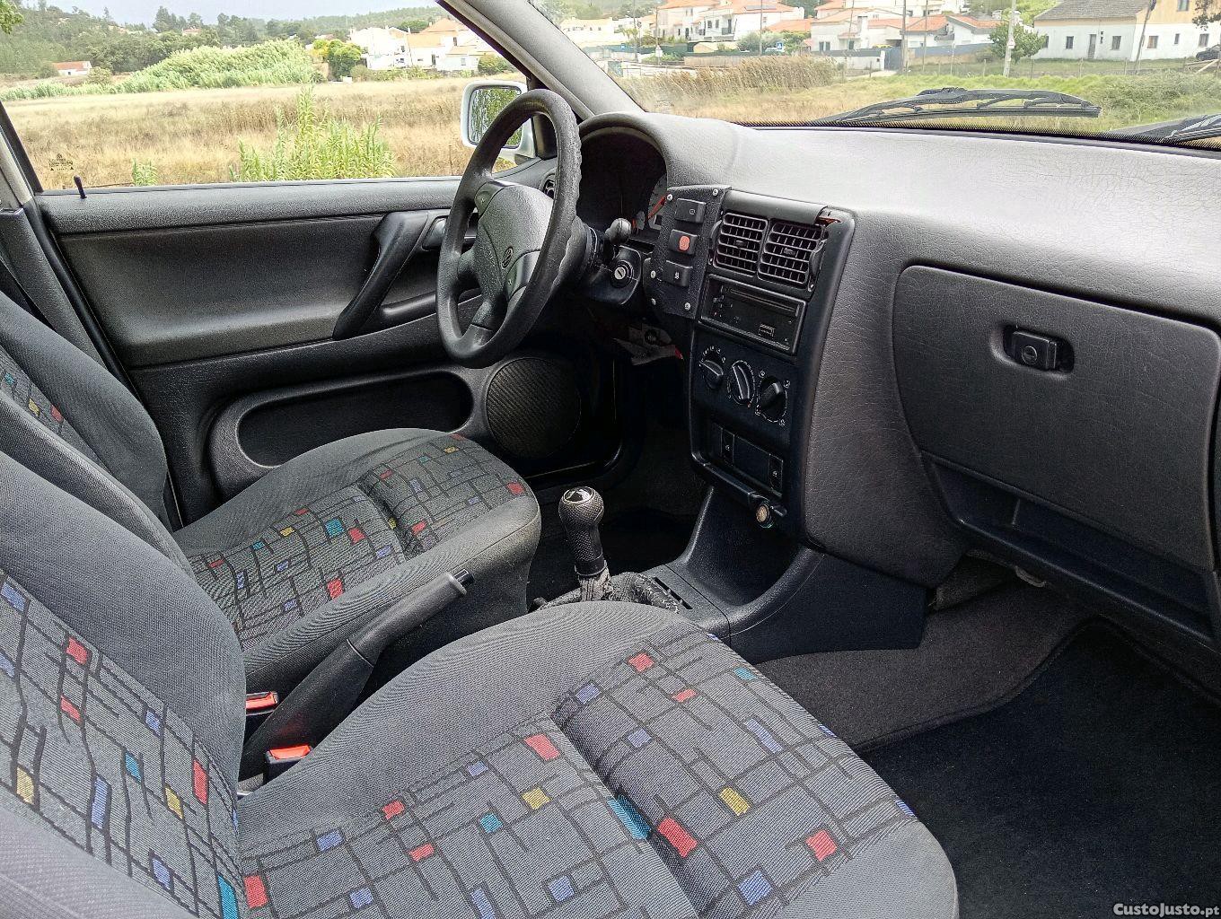 Volkswagen Polo 1.0 Gasolina — fotografia 8