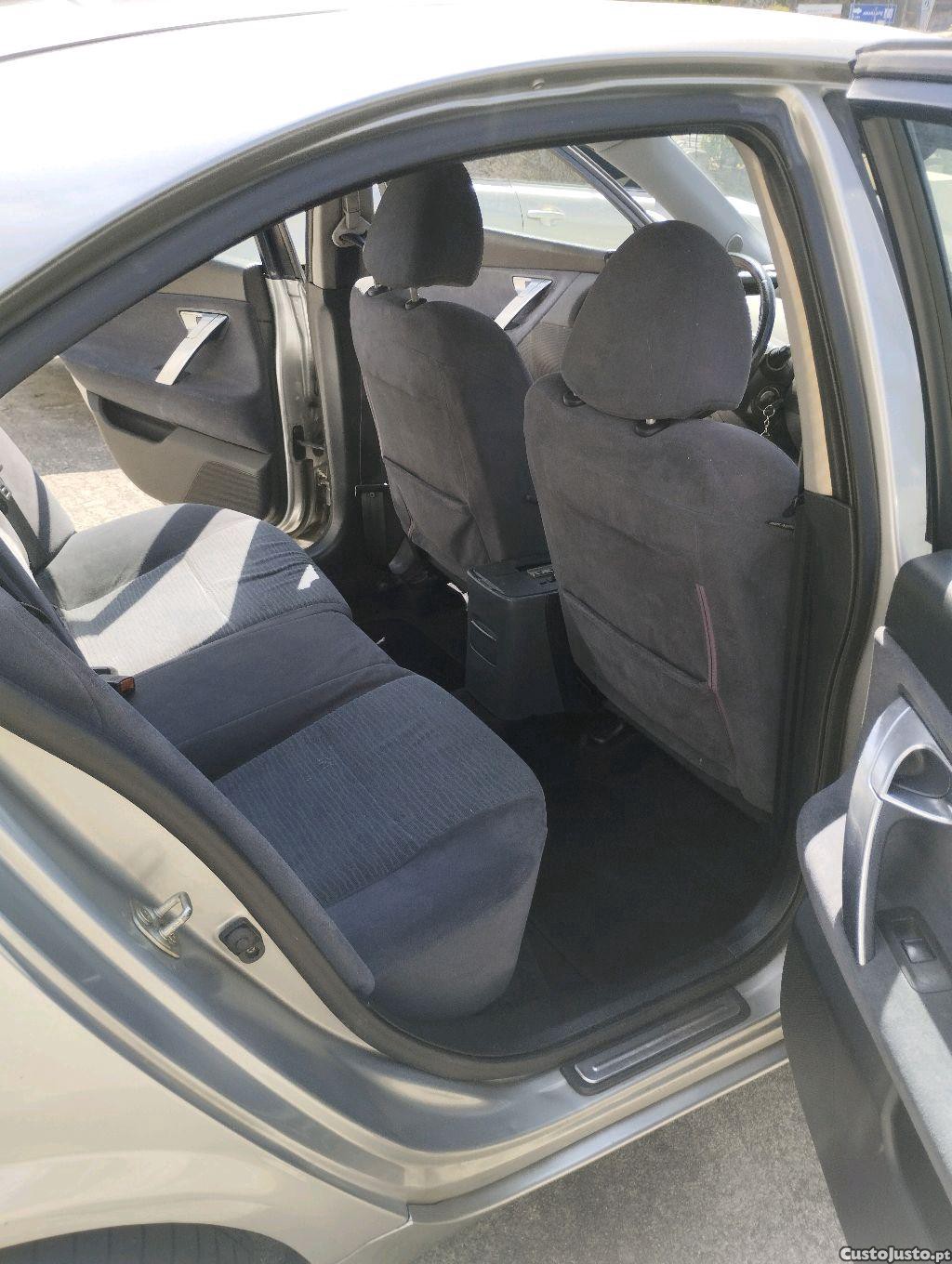 Nissan Primera 1.600cc (Ano 2005 com GPS) — fotografia 5