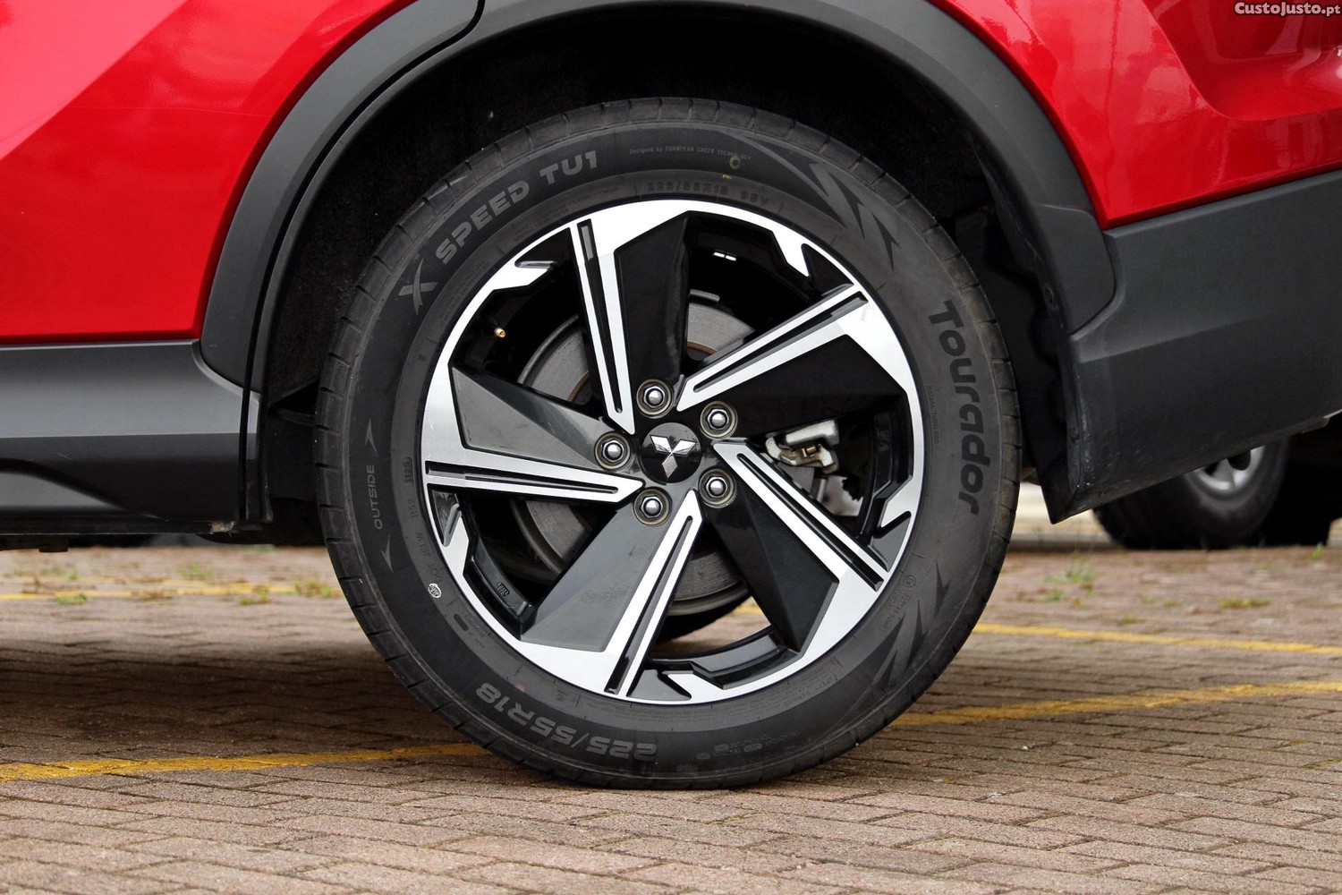 Mitsubishi Eclipse Cross 2.4 PHEV eMotion — fotografia 28
