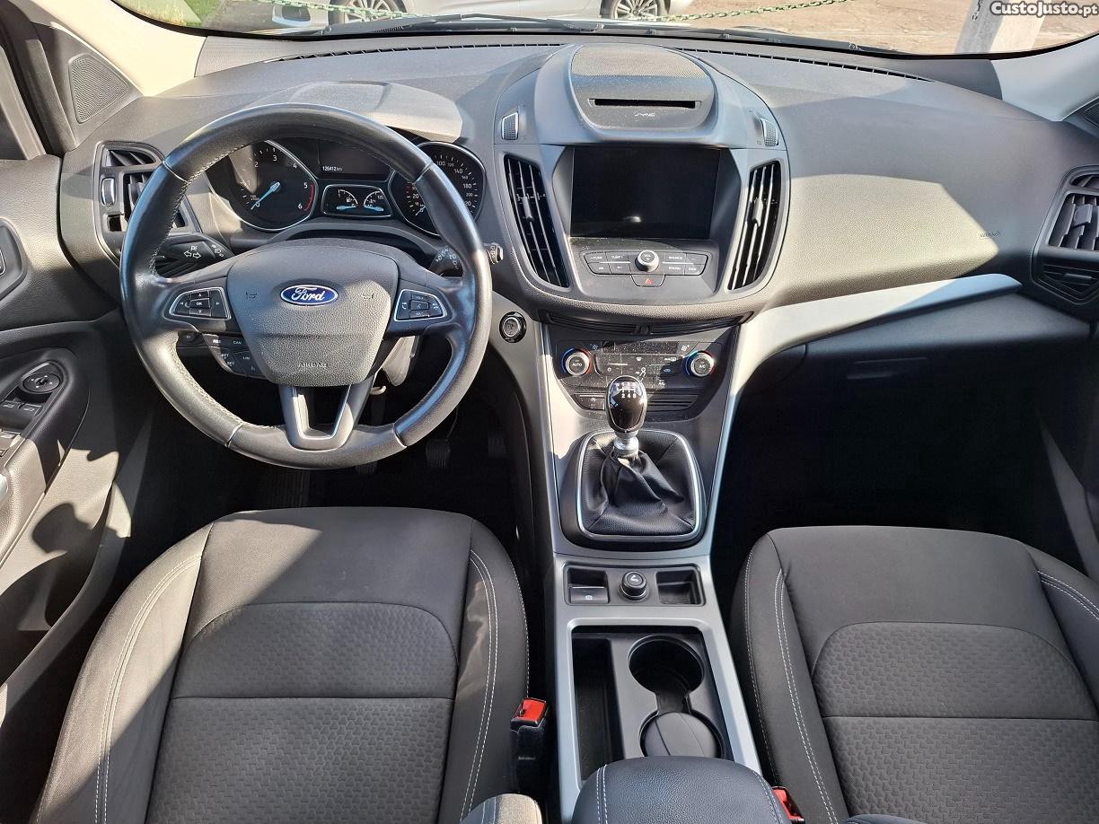 Ford Kuga 1.5 TDCI TITANIUM 120 CV C/GARANTIA — fotografia 3