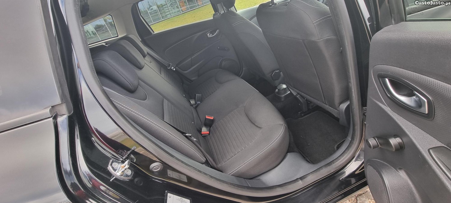 Renault Clio IV BREAK LIMITED 1.5 — fotografia 3