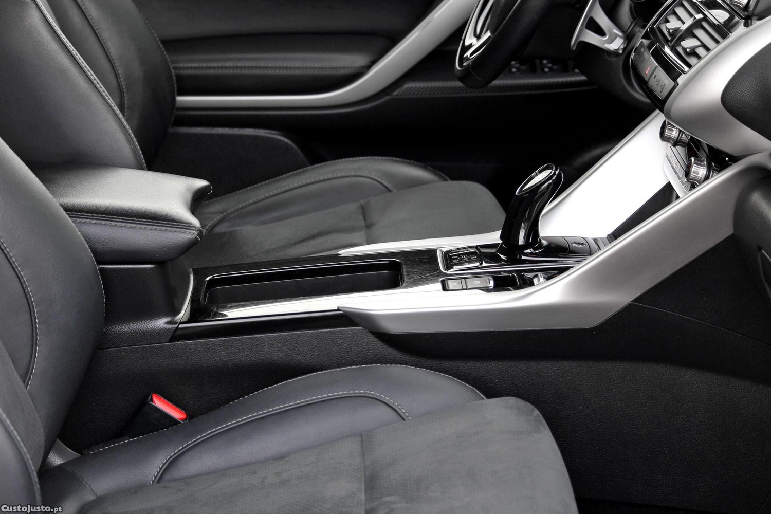 Mitsubishi Eclipse Cross 2.4 PHEV eMotion — fotografia 13