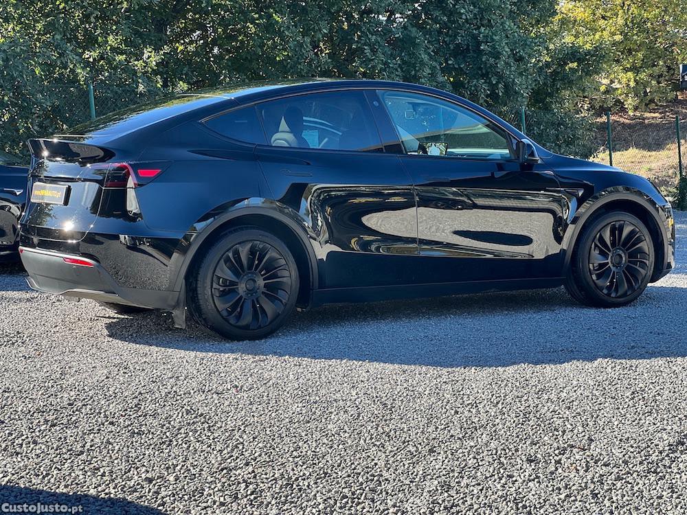 Tesla Model Y Standard Range C/IVA — fotografia 5