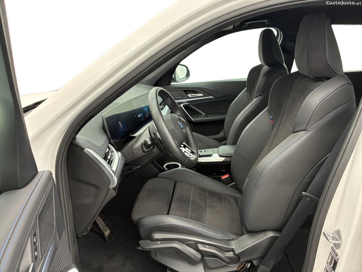 BMW iX1 eDrive20 M Sport — fotografia 9