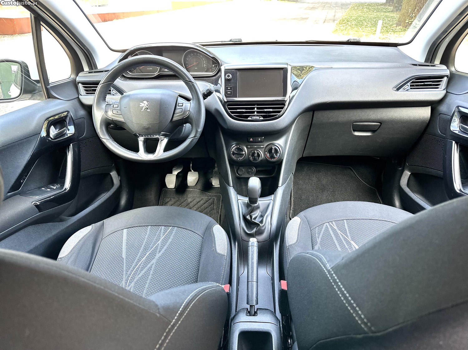 Peugeot 208 ACTIVE 1.4 HDI 90Cv 1 DONO 2014/07 — fotografia 5