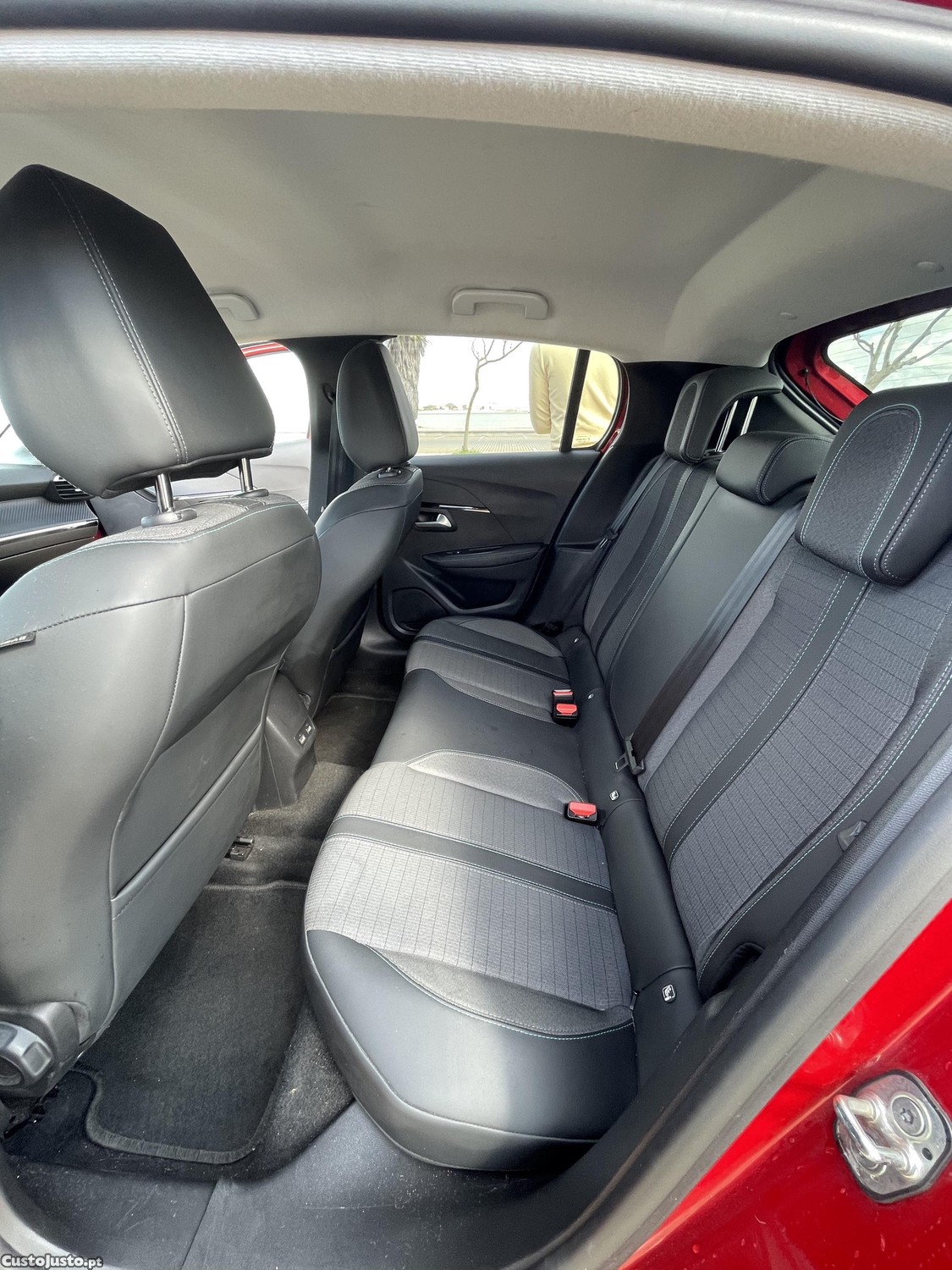 Peugeot 208 Allure Pack 1.2 Puretech 100cv — fotografia 4