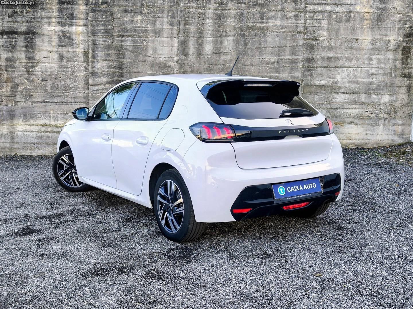 Peugeot 208 PureTech 100 EAT8 Allure — photo 3