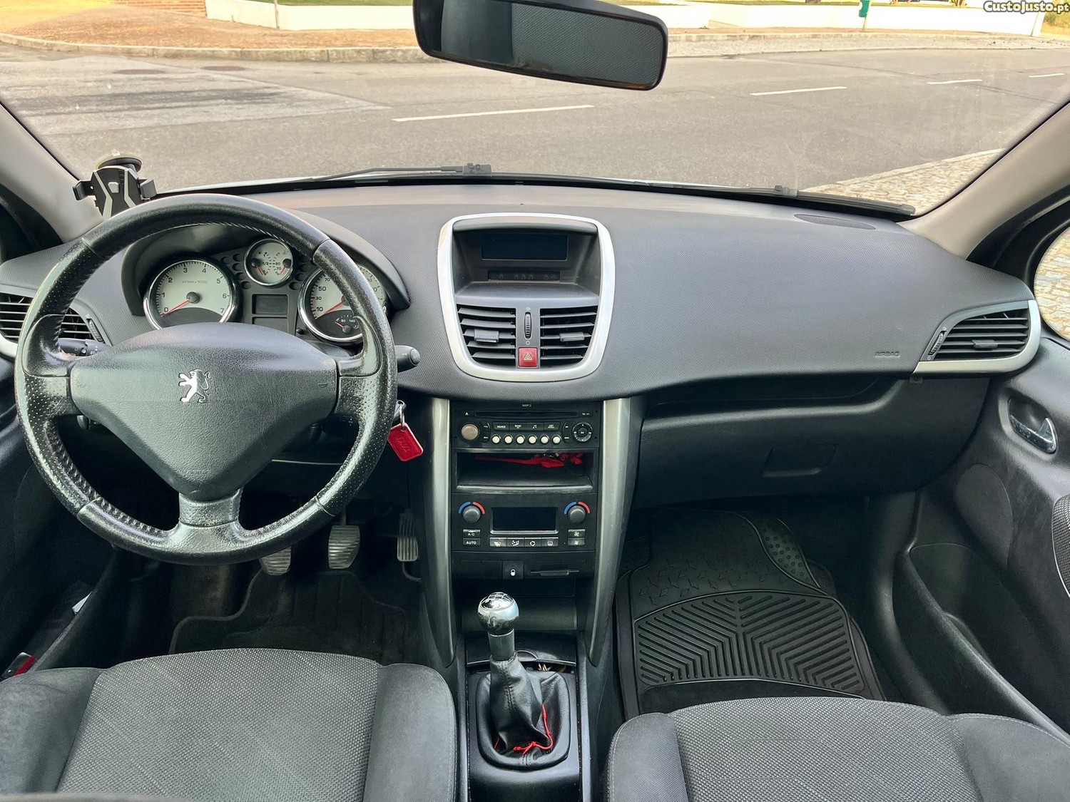 Peugeot 207 1.4 VTI — fotografia 6