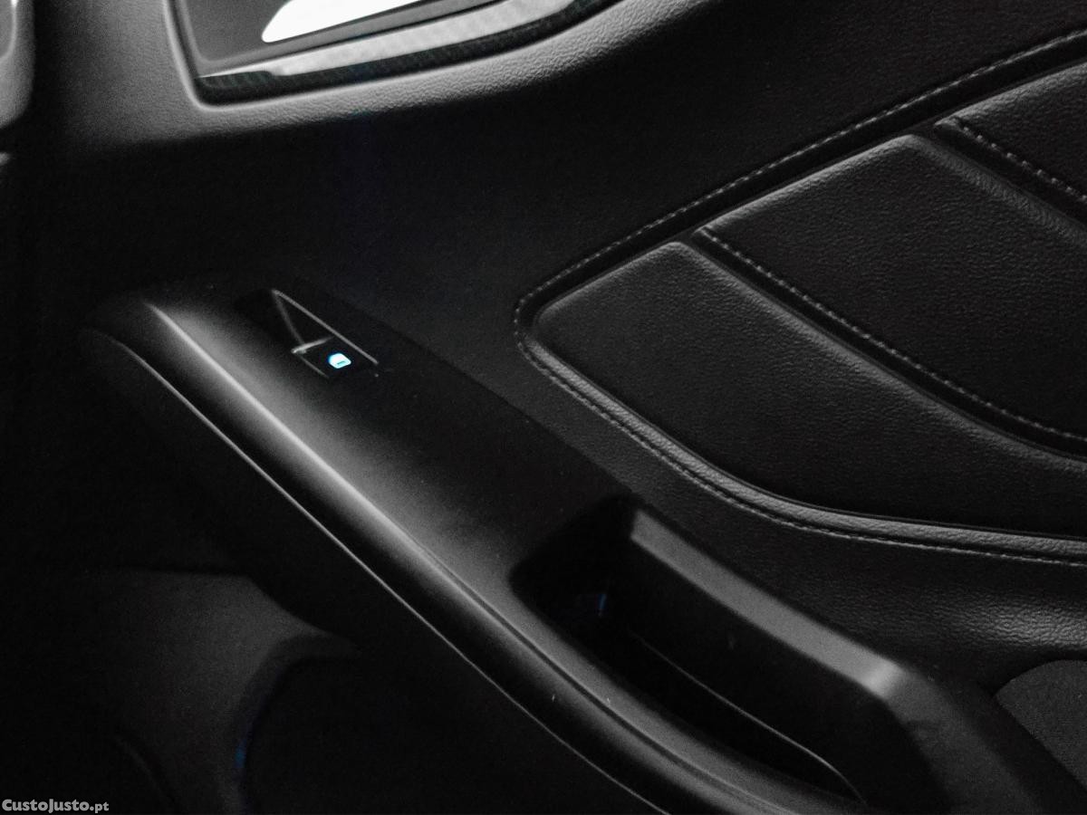 Ford Focus 1.0 EcoBoost MHEV ST — fotografia 2