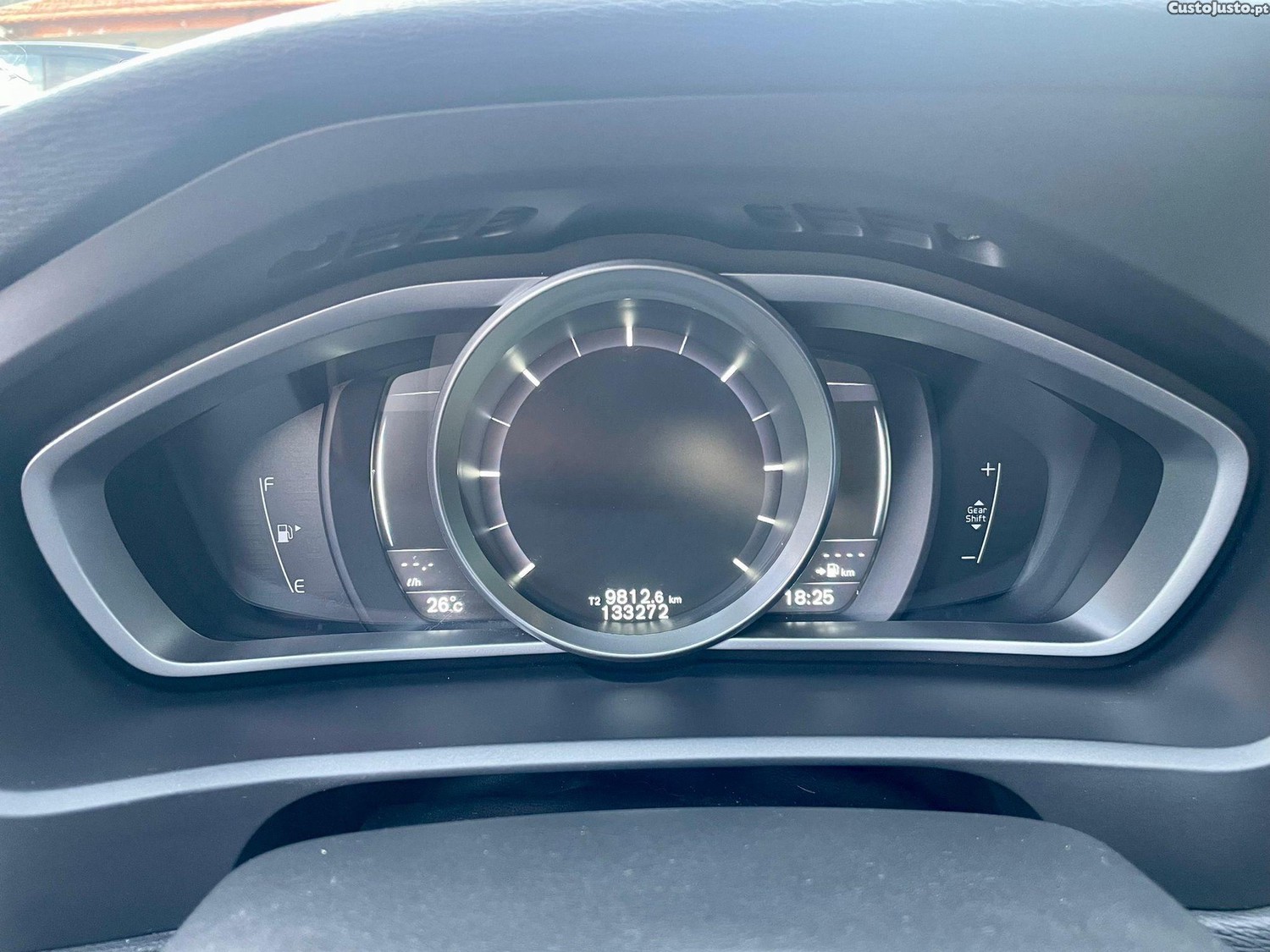 Volvo V40 Cross Country 2.0 D2 Momentum — fotografia 3