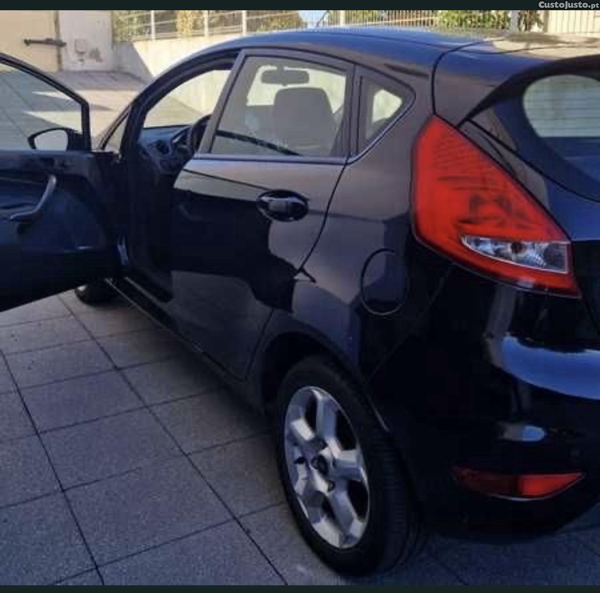 Ford Fiesta 1.25i AC 117.000km — photo 2