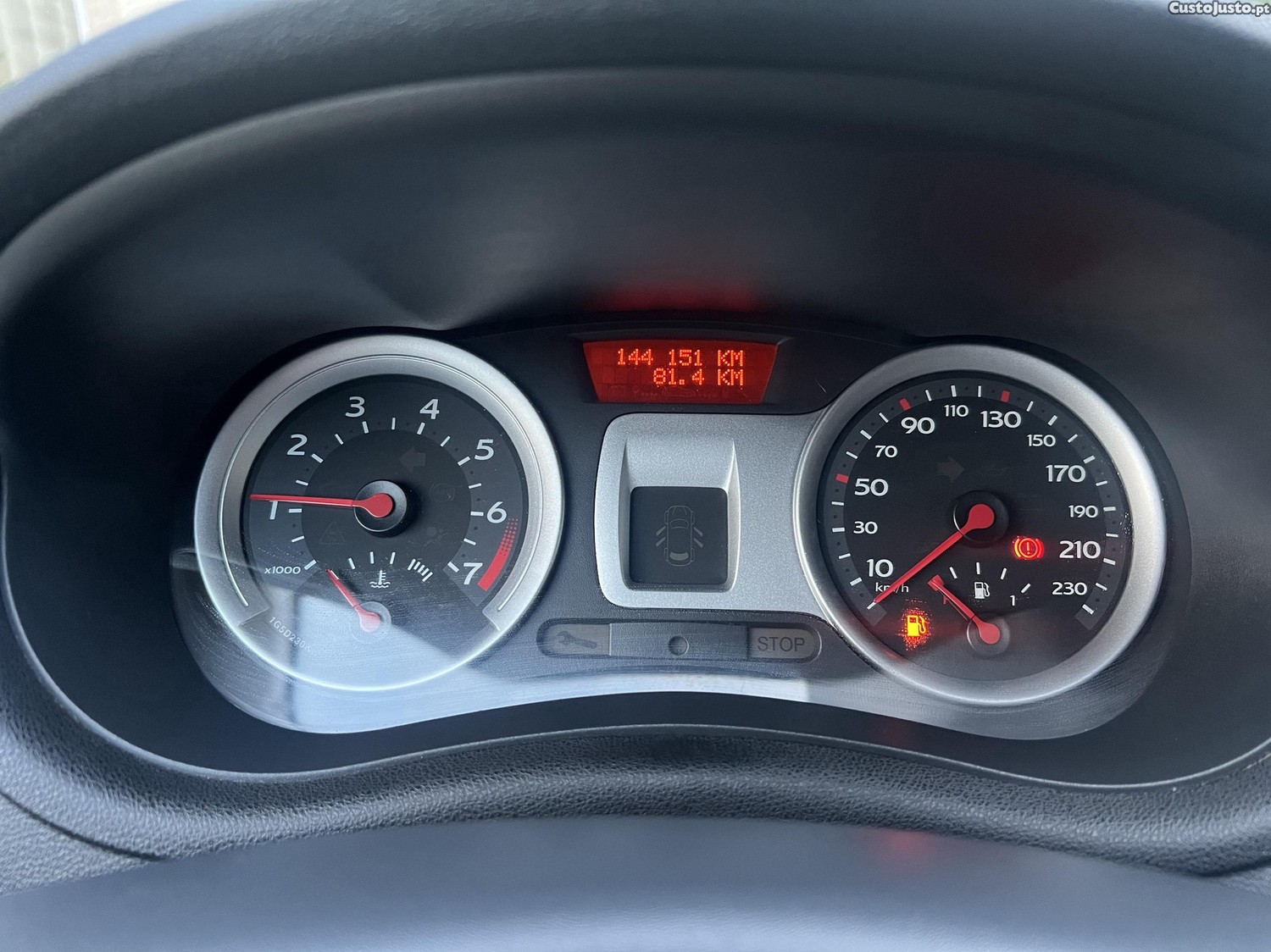 Renault Clio 1.2 16V AC 144.000km — fotografia 7