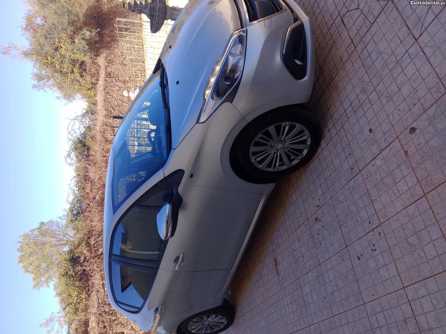 Peugeot 208 1.2 Style — photo 3