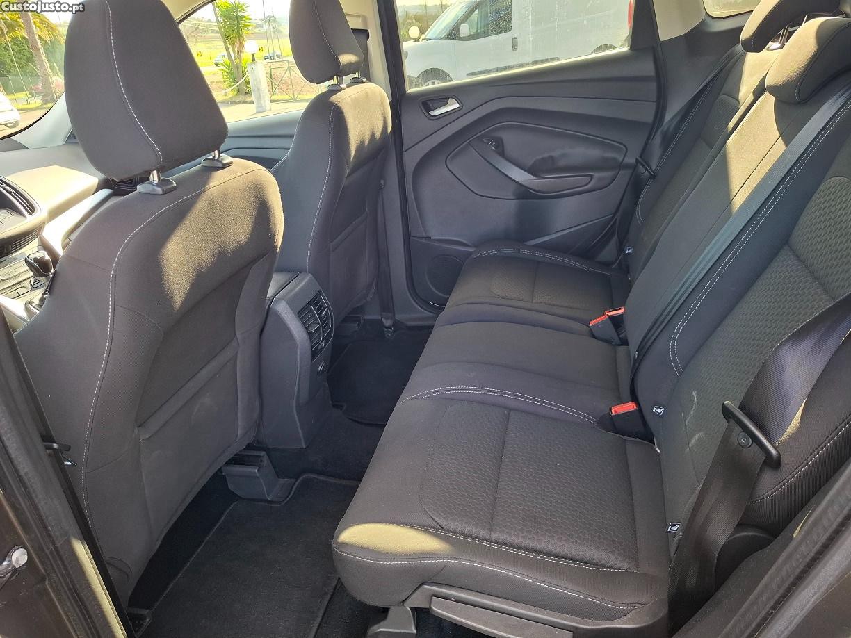 Ford Kuga 1.5 TDCI TITANIUM 120 CV C/GARANTIA — fotografia 4