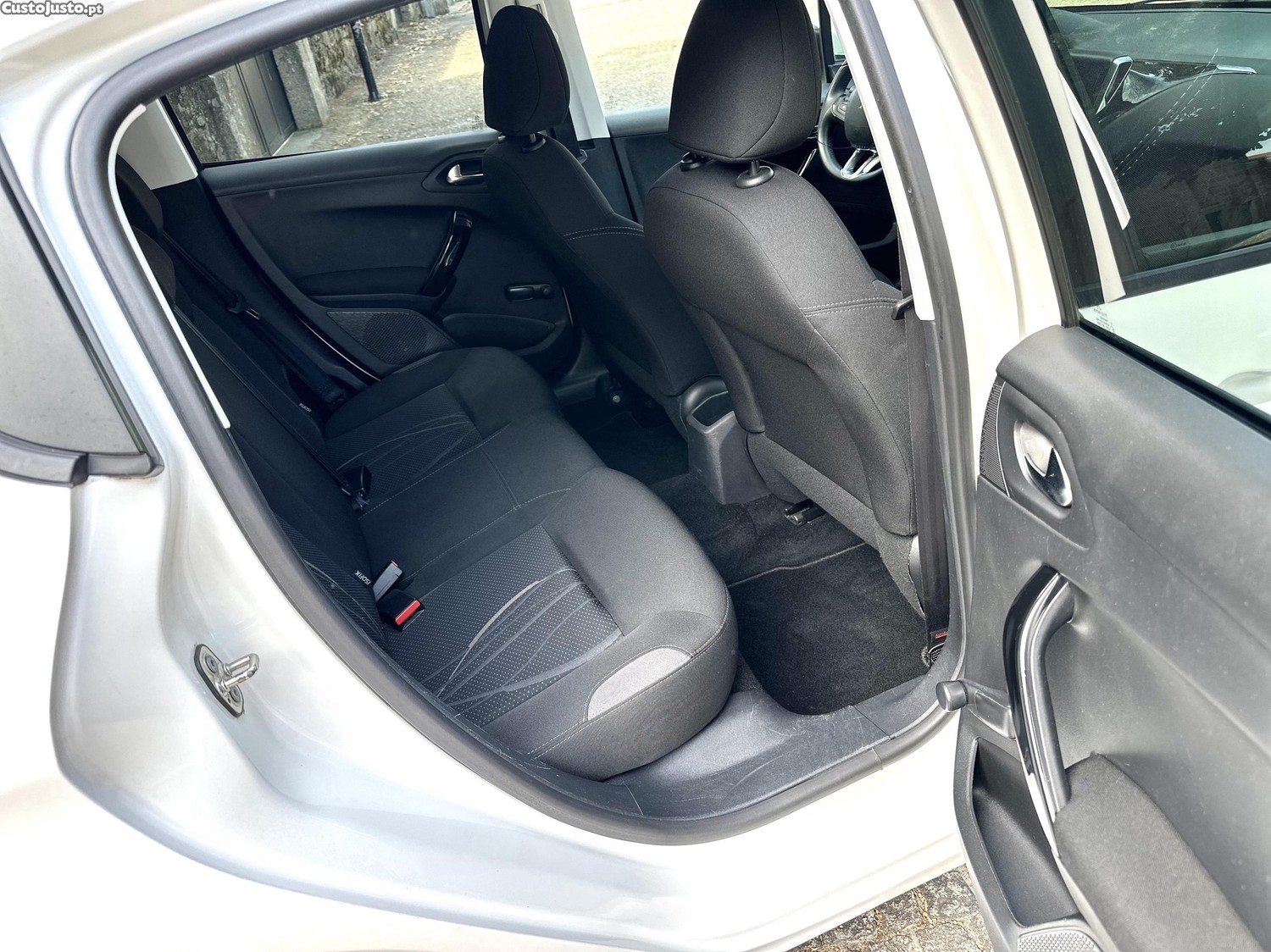 Peugeot 208 ACTIVE 1.4 HDI 90Cv 1 DONO 2014/07 — fotografia 4