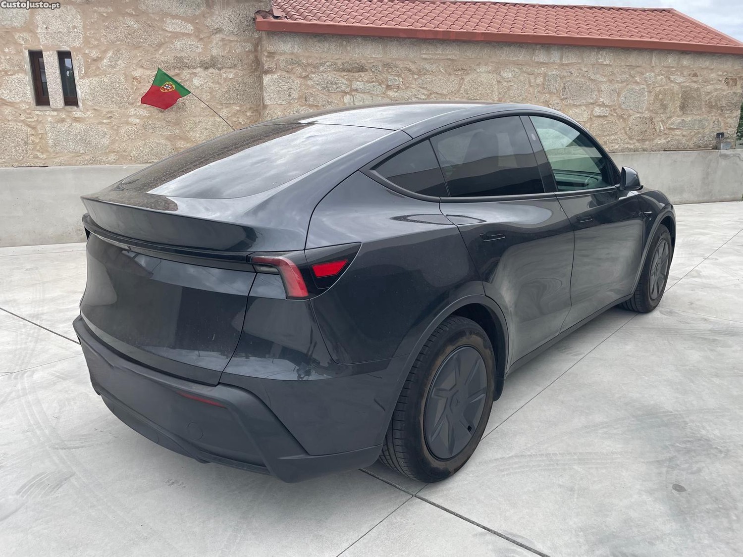 Tesla Model Y tração taseira — fotografia 3