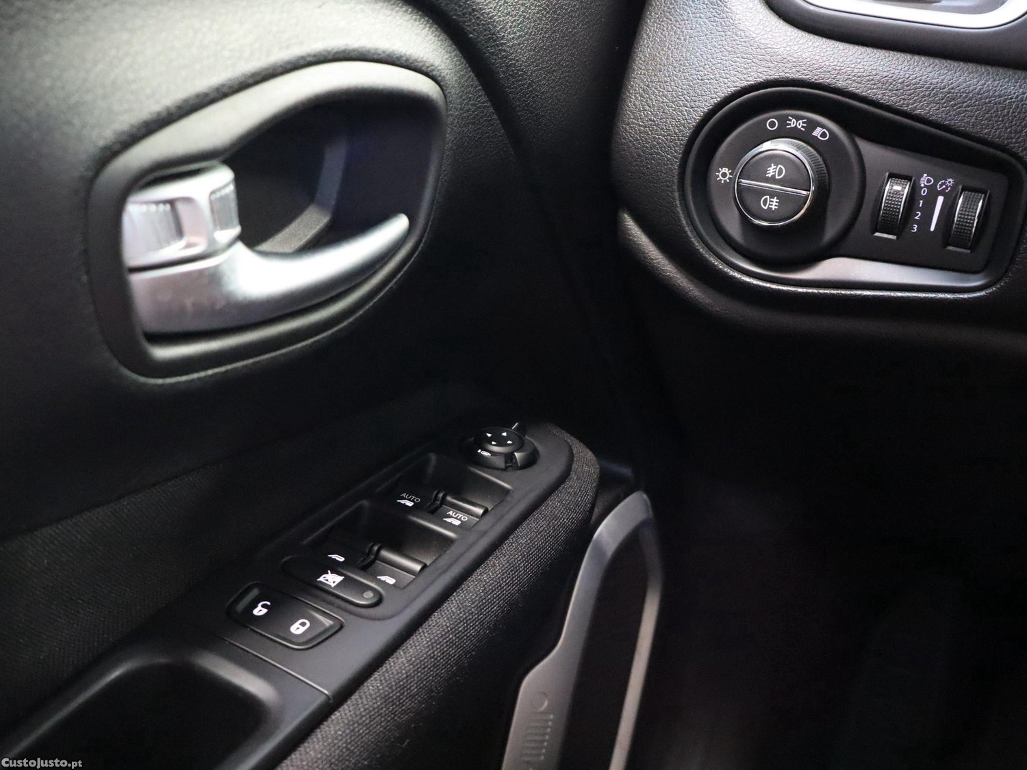 Jeep Renegade 1.6 MJD Longitude — fotografia 8