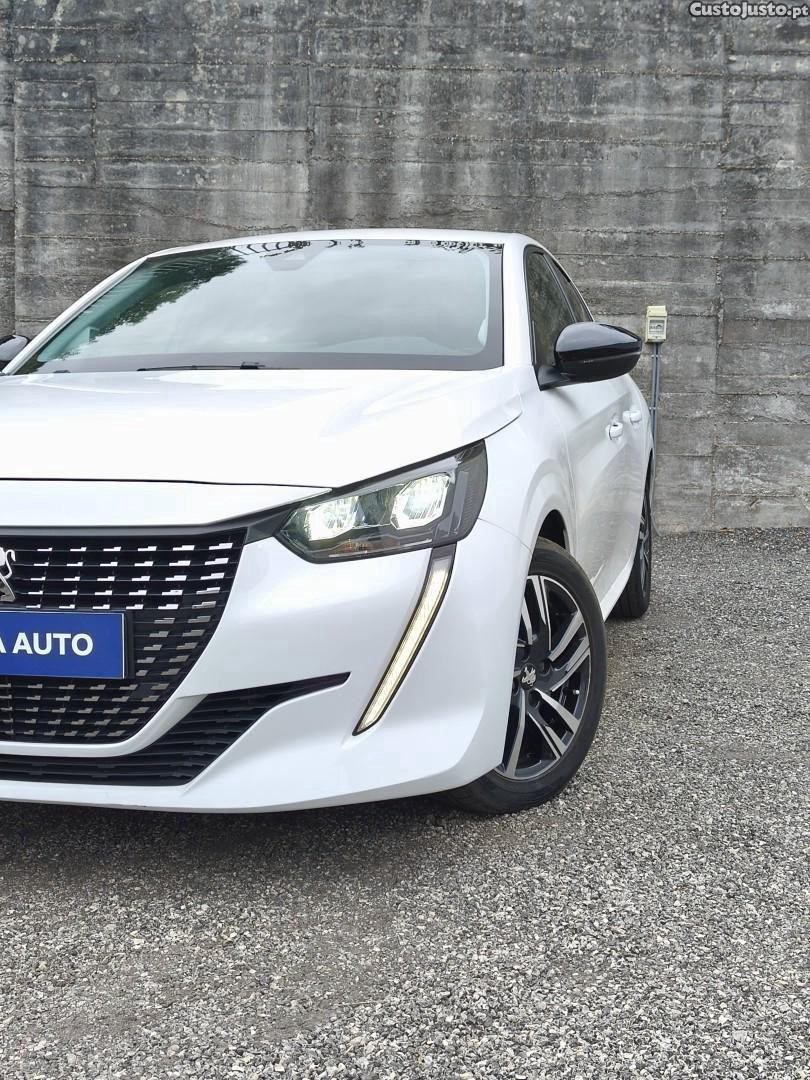 Peugeot 208 PureTech 100 EAT8 Allure — photo 4
